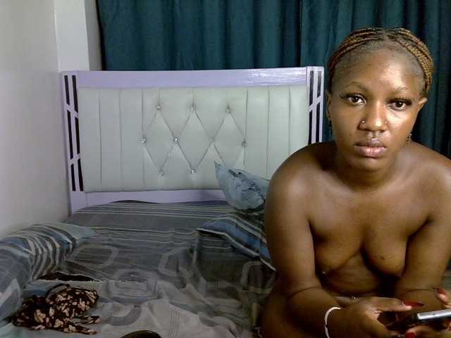 Prettyluxe live cam on BongaCams
