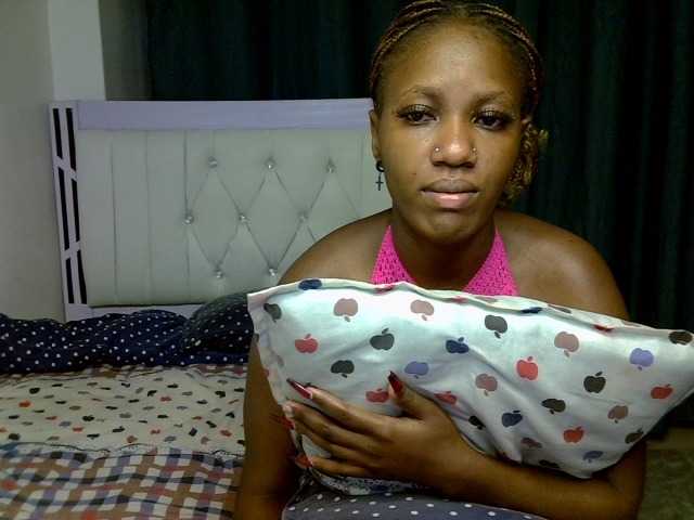 Prettyluxe live cam on BongaCams