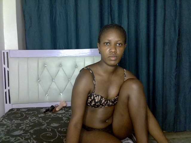 Prettyluxe live cam on BongaCams