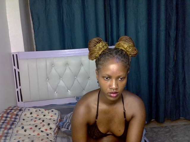 Prettyluxe live cam on BongaCams