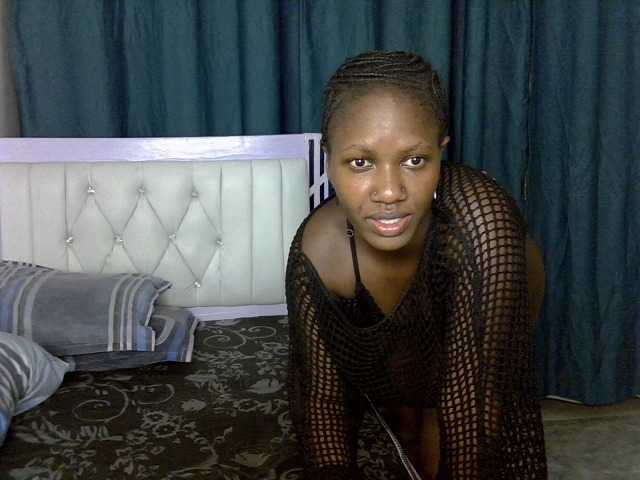 Prettyluxe live cam on BongaCams