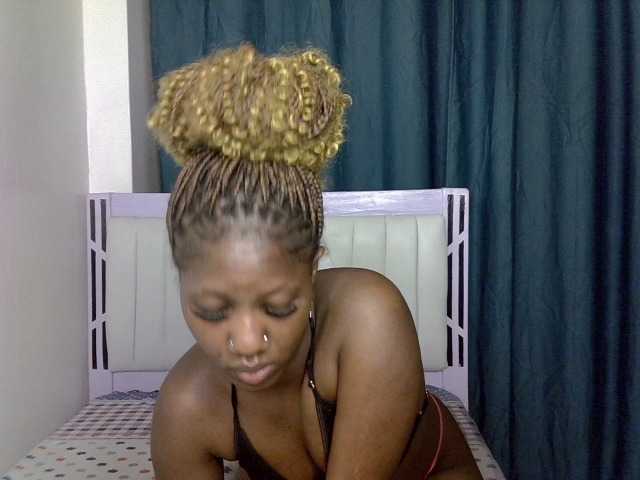 Prettyluxe live cam on BongaCams
