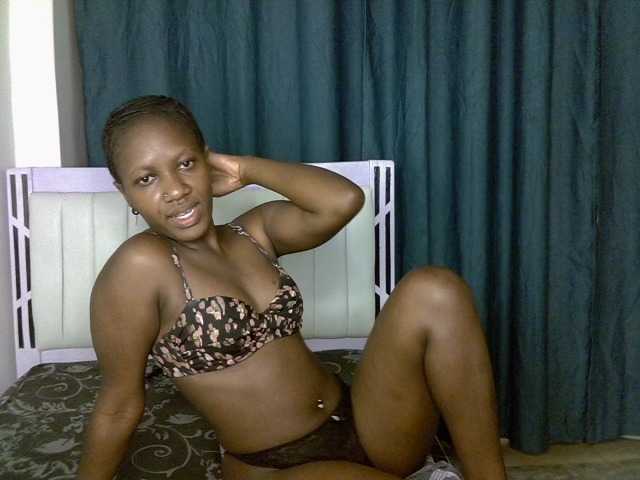 Prettyluxe live cam on BongaCams