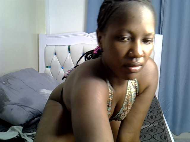 Prettyluxe live cam on BongaCams