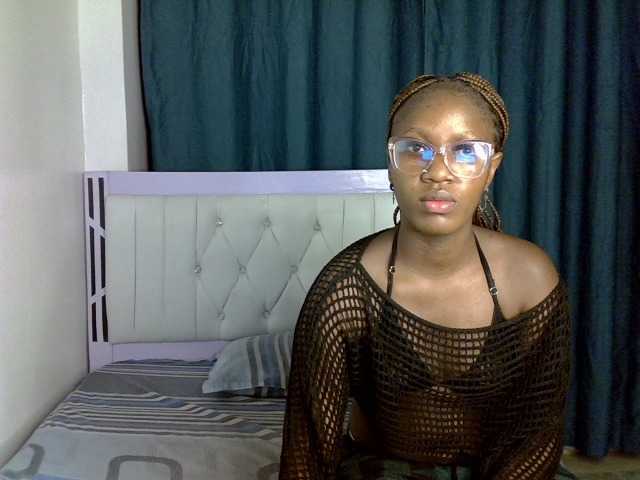 Prettyluxe live cam on BongaCams