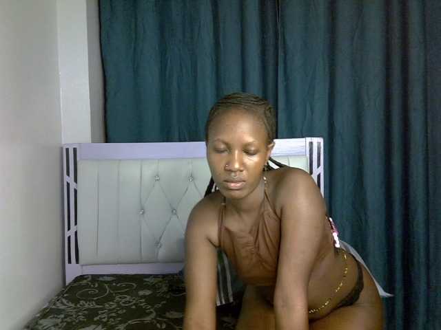 Prettyluxe live cam on BongaCams