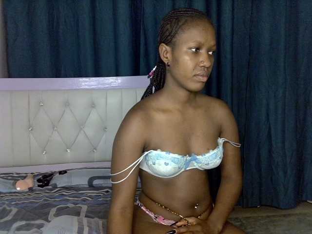 Prettyluxe live cam on BongaCams