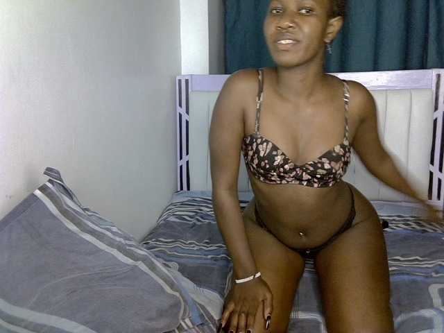 Prettyluxe live cam on BongaCams