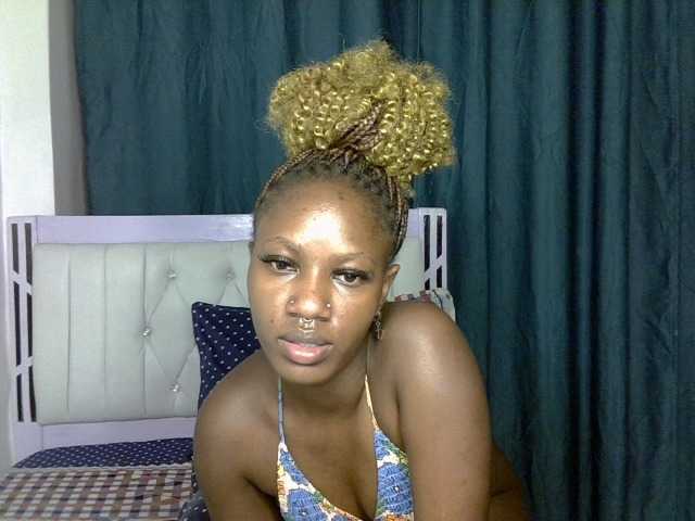 Prettyluxe live cam on BongaCams