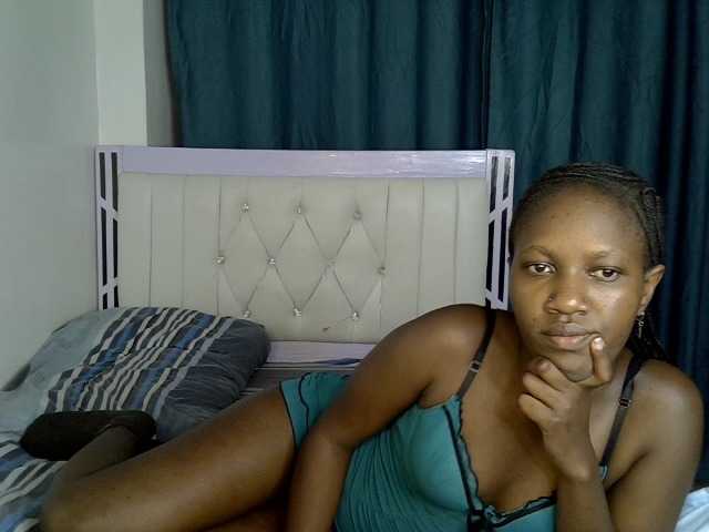 Prettyluxe live cam on BongaCams