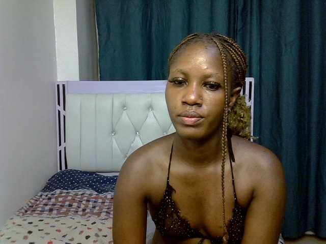 Prettyluxe live cam on BongaCams