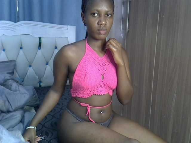 Prettyluxe live cam on BongaCams