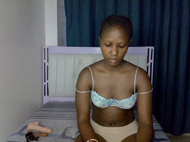 Prettyluxe live cam on BongaCams