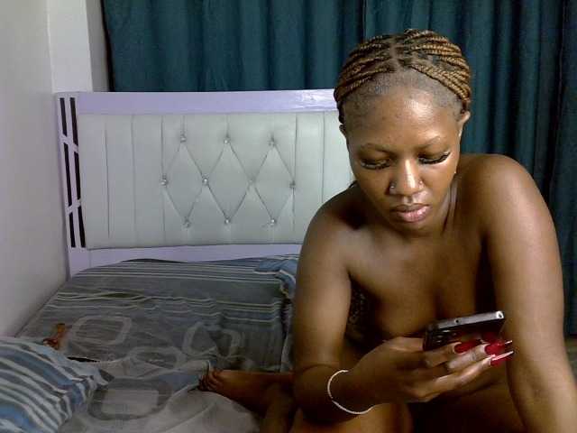Prettyluxe live cam on BongaCams