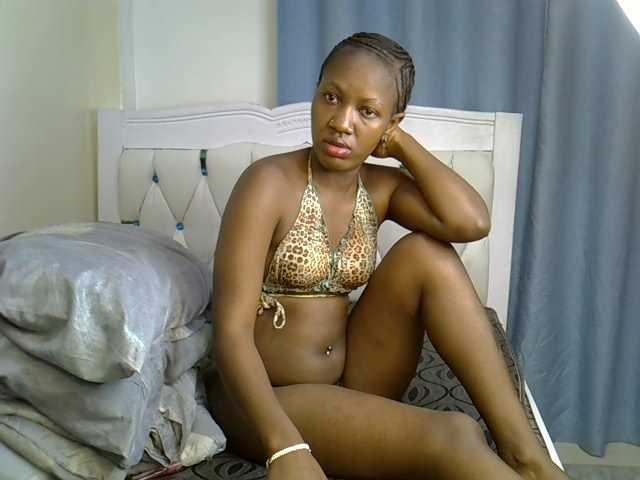 Prettyluxe live cam on BongaCams