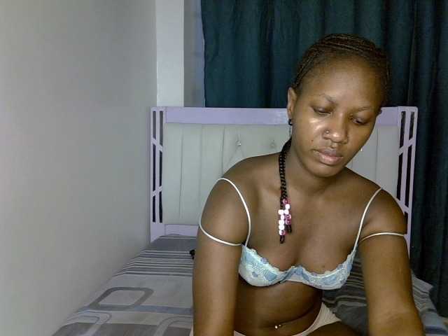 Prettyluxe live cam on BongaCams