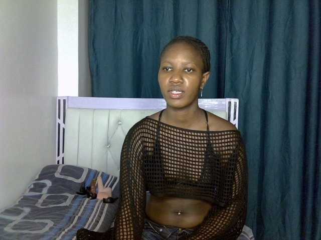 Prettyluxe live cam on BongaCams