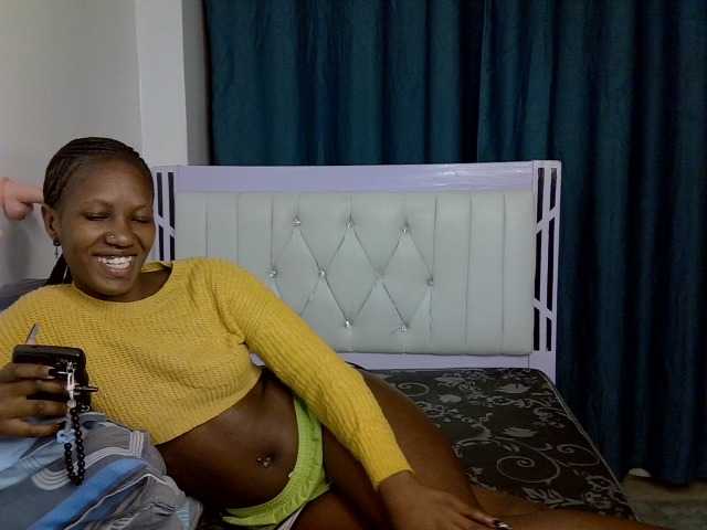 Prettyluxe live cam on BongaCams