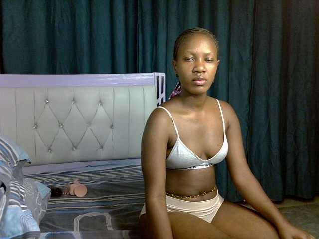 Prettyluxe live cam on BongaCams