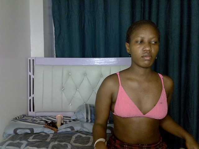 Prettyluxe live cam on BongaCams