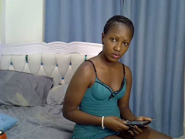 Prettyluxe live cam on BongaCams