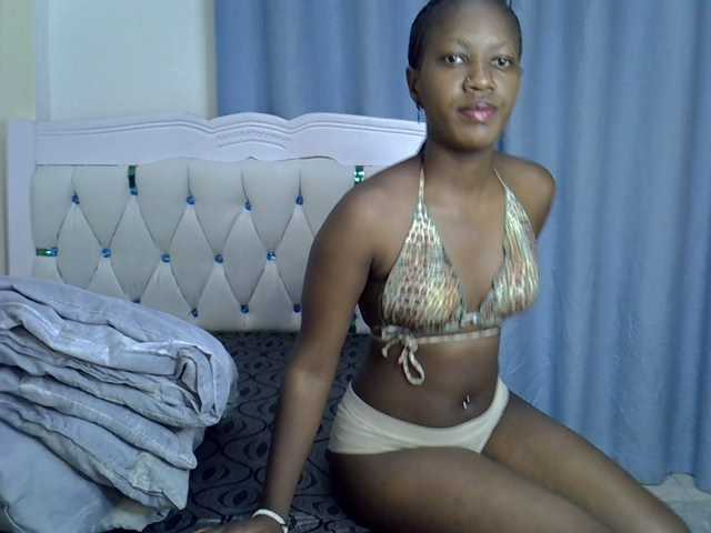 Prettyluxe live cam on BongaCams