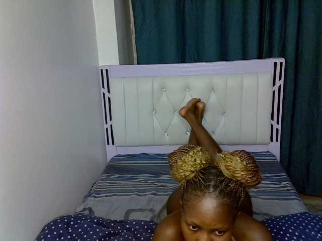 Prettyluxe live cam on BongaCams