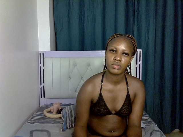 Prettyluxe live cam on BongaCams