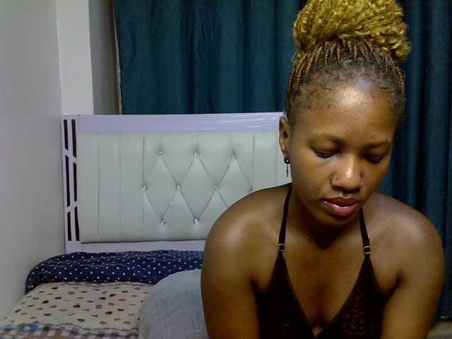 Prettyluxe live cam on BongaCams
