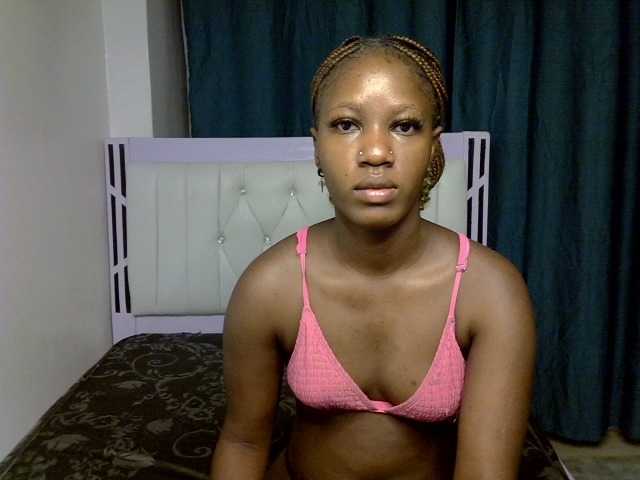 Prettyluxe live cam on BongaCams