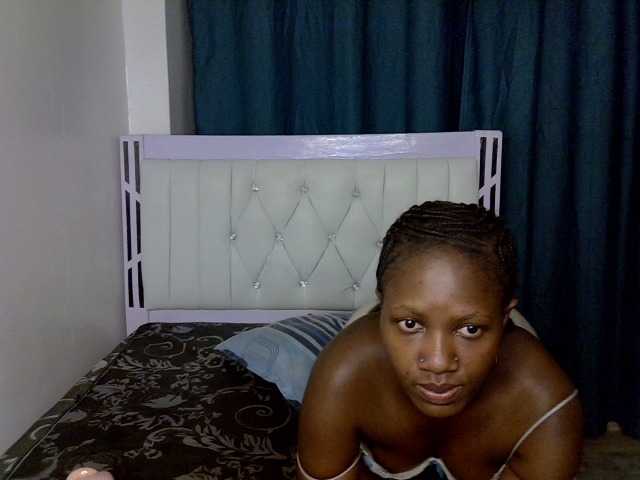 Prettyluxe live cam on BongaCams