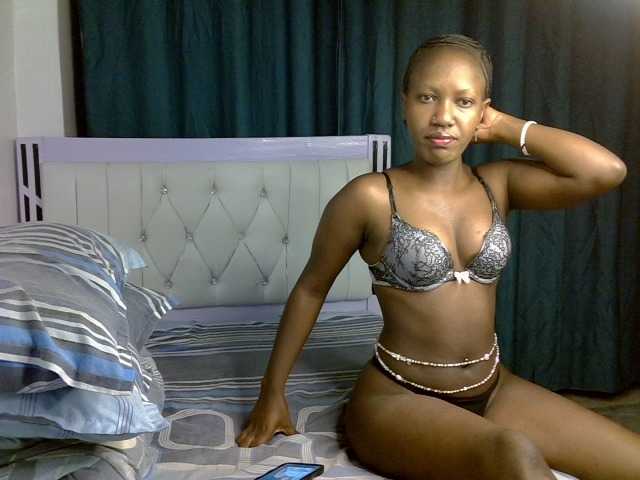 Prettyluxe live cam on BongaCams