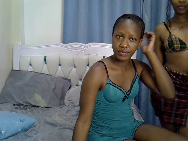 Prettyluxe live cam on BongaCams