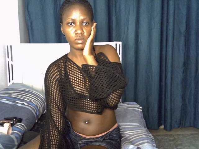 Prettyluxe live cam on BongaCams