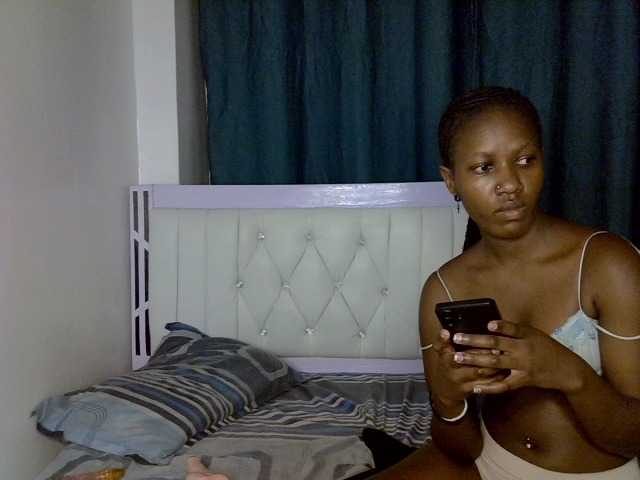 Prettyluxe live cam on BongaCams