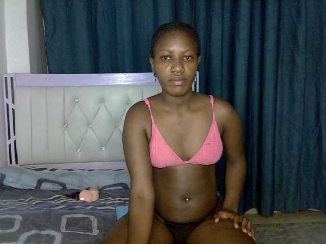 Prettyluxe live cam on BongaCams