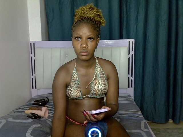 Prettyluxe live cam on BongaCams