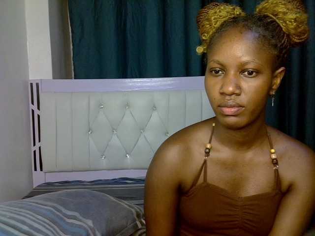 Prettyluxe live cam on BongaCams