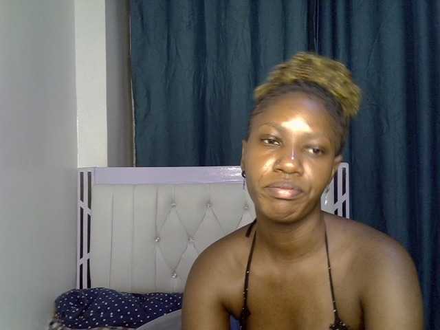 Prettyluxe live cam on BongaCams