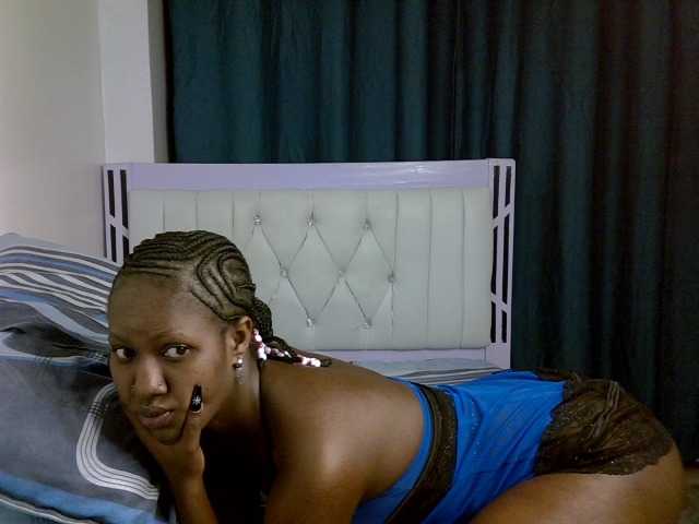 Prettyluxe live cam on BongaCams