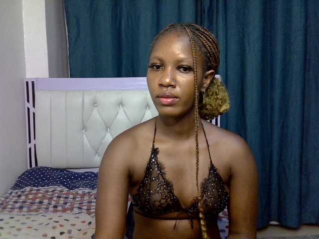 Prettyluxe live cam on BongaCams
