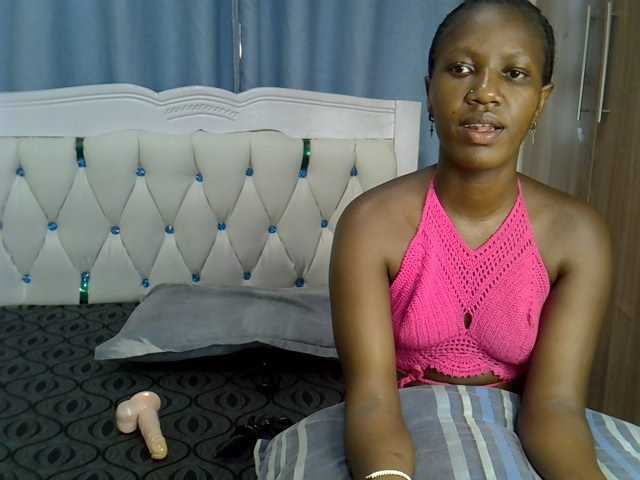 Prettyluxe live cam on BongaCams