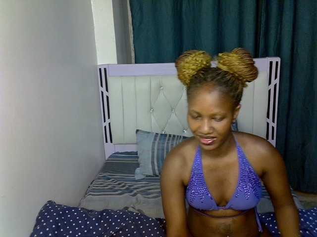 Prettyluxe live cam on BongaCams