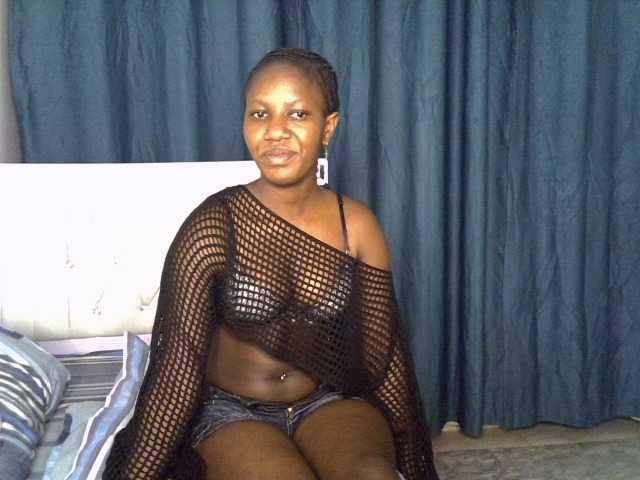 Prettyluxe live cam on BongaCams