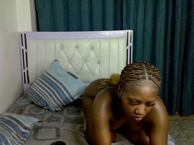 Prettyluxe live cam on BongaCams
