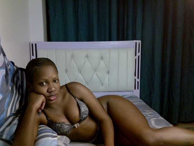 Prettyluxe live cam on BongaCams