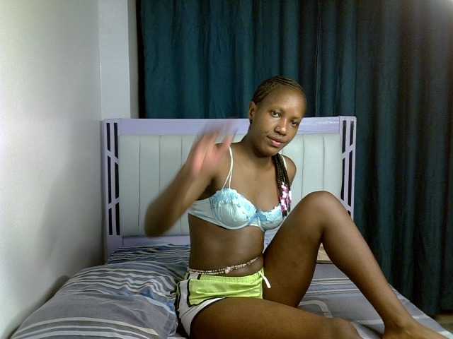 Prettyluxe live cam on BongaCams