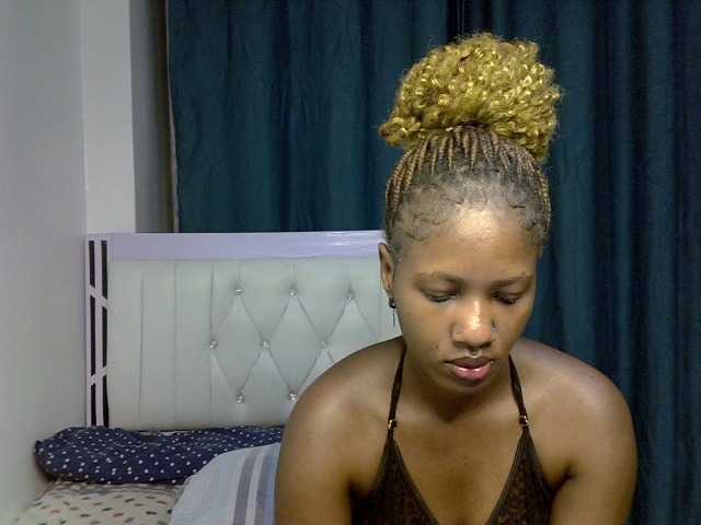 Prettyluxe live cam on BongaCams