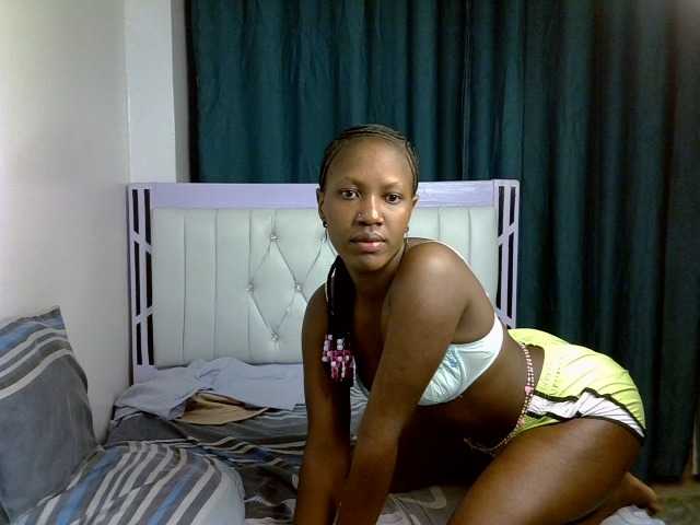 Prettyluxe live cam on BongaCams