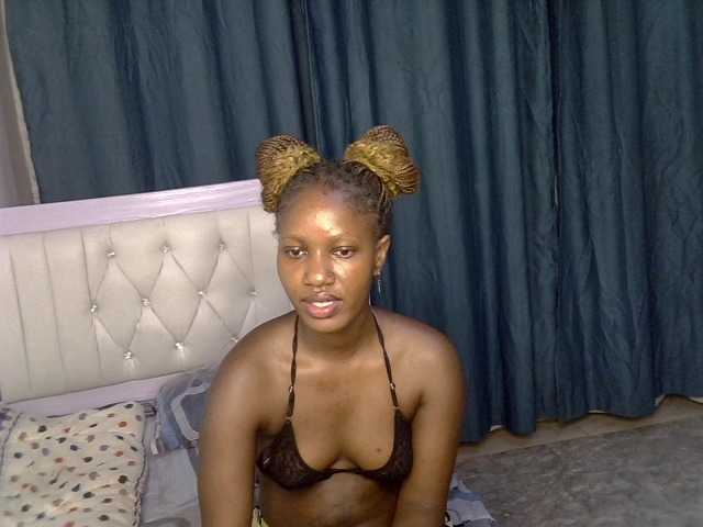 Prettyluxe live cam on BongaCams